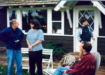 curious.jpg (26934 bytes)